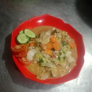 capcay rebus sosiscapcay rebus dengan campuran telor dan sosis+krupuk