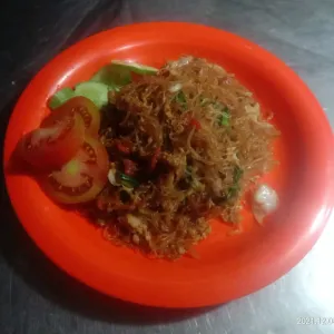 Bihun goreng ayam +sosis
