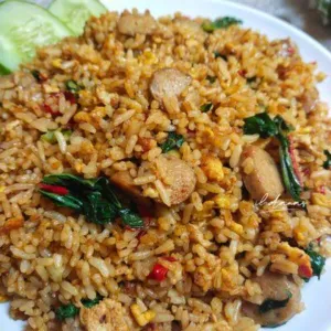 Nasi goreng biasanasi goreng,telur,ayamsuwir