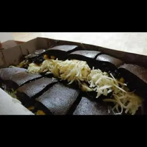 Martabak Black Sweet Keju Wijen Kismis