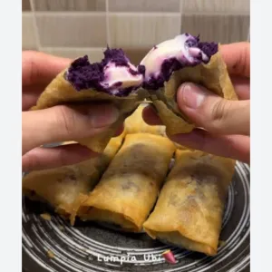 lumpia ubi ungu keju lumerlumpia ubi ungu isi keju lumer,satu porsi dapat 4biji