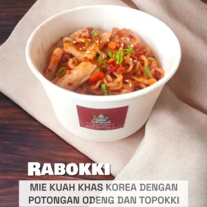 Rabokkimie kuah khas Korea dengan potongan odeng dan di masak dengan bumbu khas Korea