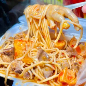 spageti cekeraneka mie spageti di lengkapi dgn toping ceker