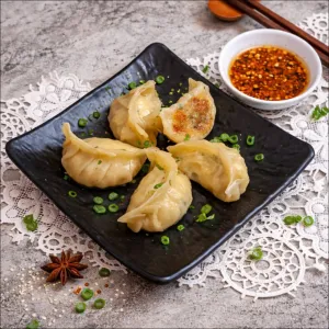 Gyozapangsit atau dumpling yang berisi campuran daging ayam cincang
isi 4pcs/box