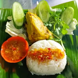Ayam Goreng Hematnasi liwet timbel.. ayam goreng. sambel.. lalapan
