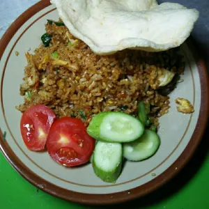 Nasi Goreng VIP paket makan+1 teh pucuktelur ayam,suwir ayam,sosis,baso,,+1 botol minuman teh pucuk segar