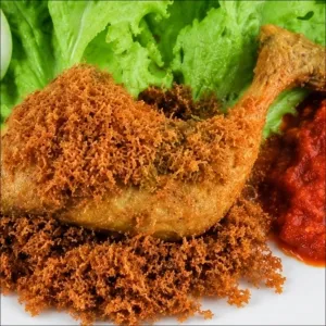 Ayam serundeng Nasi Tahu + Tempeayam Serundeng tambah nasi hangat tahu tempe yang sangat berempah