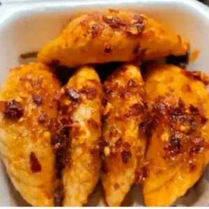 cireng isi Suir ayam1porsi isi 8 pcs .. . cireng isi suir ayam isi pedas. . sama isi ORI . .. crispy dengan rasa pedas dan gurih.