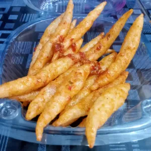 chicos1porsi .Cemilan gurih, renyah, diolah dengan bumbu pedas.