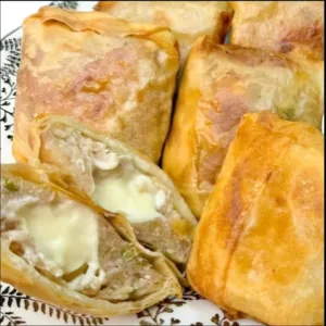 dimsum goreng lumerdimsum goreng yg di dalam nya terdapat keju lumer cocok untuk cemilan sehat anda full daging dan rasanya enak gurih 1 porsi isi 5