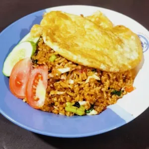nasi goreng telor dadarsayur+ayam+baso+sosis+kerupuk udang