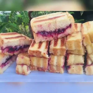 Roti Bakar Selai Blueberry