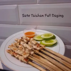 Sate taichan full daging 5 tusuk5 Tusuk sate full daging ditambah sambal extra pedas, jeruk nipis dan irisan timun
