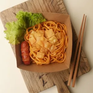 mie gledek pangsit sosismie goreng dengan topping sosis merah