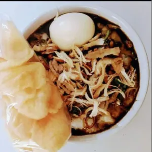 bubur ayam biasabubu+ayam suwir+kerupuk+kecap+sambal+kacang bawang seledri