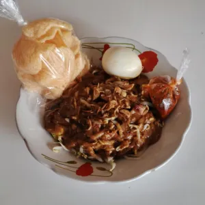 kupat tahu+telor rebus