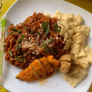 Mie jebew katsu + baksomie jebew dengan toping katsu dan bakso