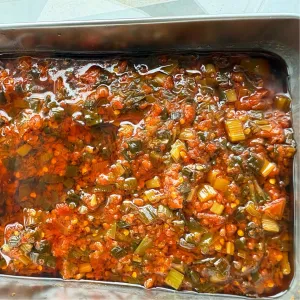 Sambal goreng bawangsambal pedas gurih, aroma rempah menggoda.