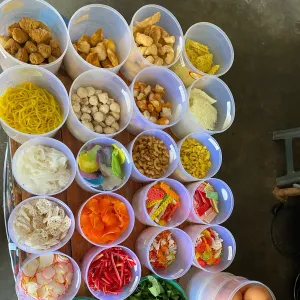 seblak melaratpilih 5 toping perkurupukan di gambar
