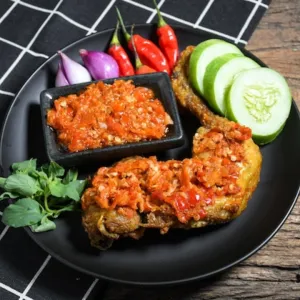 AYAM GEPREK SAMBALADO JUMBO1. 1 Potong PAHA ATAS/DADA JUMBO digoreng krispi, digeprek dadakan pake Sambalado Nyos/Ijo Nyelekit  Khas Bangkit.
2. Lalapan Kol & Timun segar.