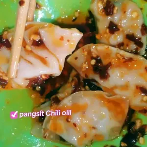 pangsit Chili oilpangsit dengan bumbu Chili oil yang lekoh dan pedasss